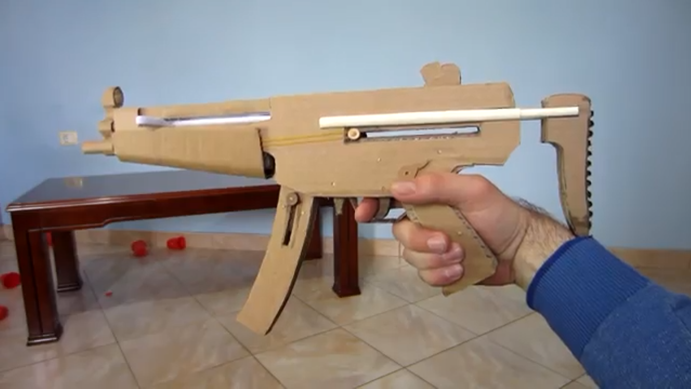 تفنگ-اسباب‌بازی-مقوایی-نیمه‌خودکار-شلیک-ساخت اسلحه