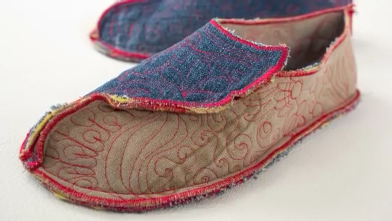 ساخت کفش روفرشی با پارچه شلوار جین-پوشاک-پوشاک اقوام-پوشاک سنتی-کفش پارچه‌ای-کفش راحتی-دوختن کفش
